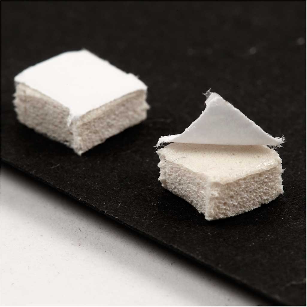 Pianka 3D klejąca 5x5x3 mm 10 ark. Pianka 3D klejąca 5x5x3 mm 10 ark.