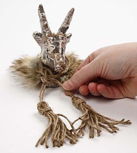 Główka jelenia z papier-mache H: 10,5 cm Główka jelenia z papier-mache H: 10,5 cm
