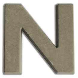 Litera N z betonu H:7,6 cm