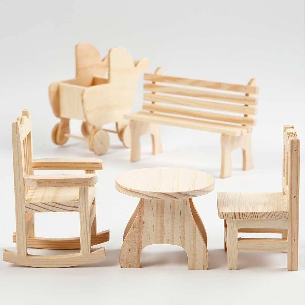 Mebelki z drewna H: 5,8-10,5 cm 5 szt. Mebelki z drewna H: 5,8-10,5 cm 5 szt.